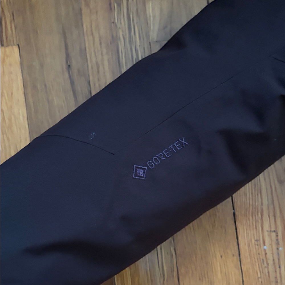 Arc’teryx Patera Long Parka with Gore-Tex - Picture 4 of 10